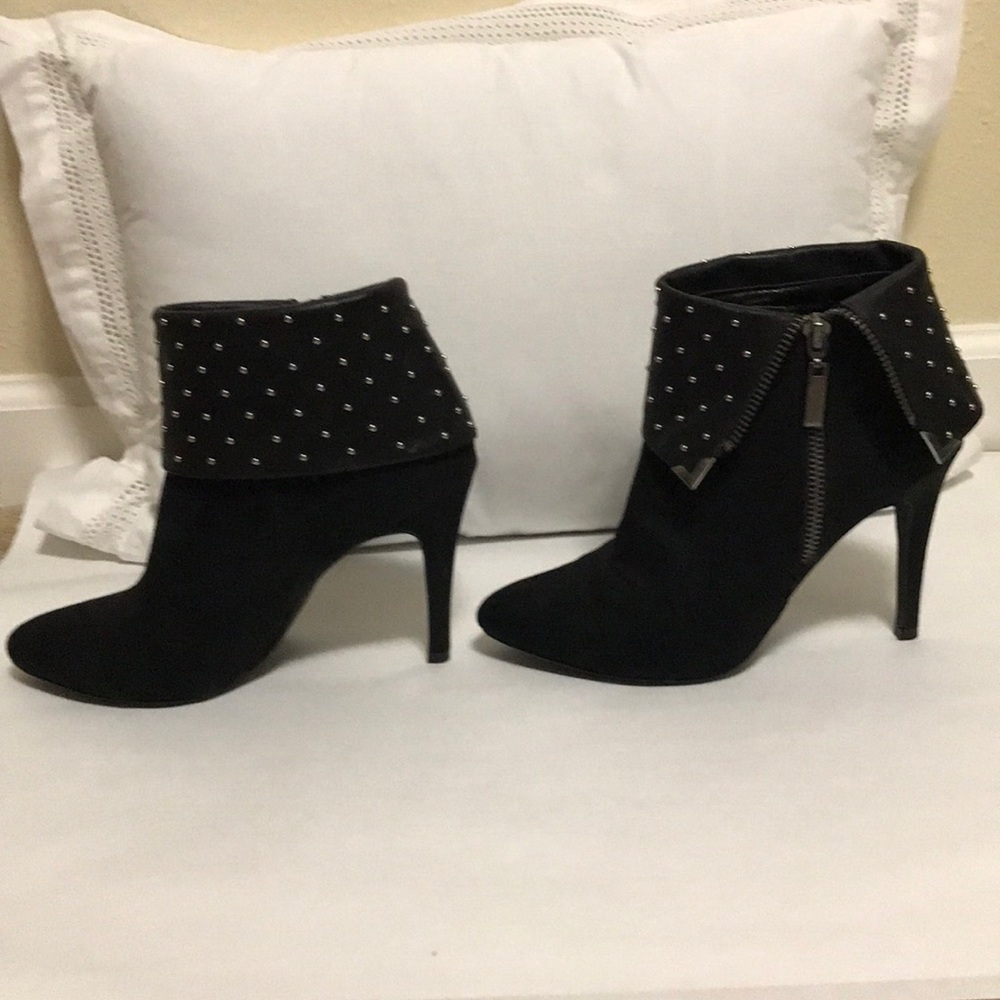 Kelly&Katie black metal studded heels. Faux-Suede - Picture 2 of 7